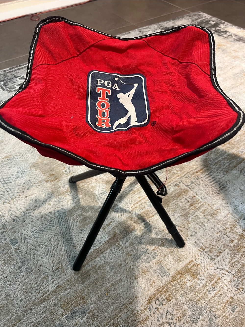 PGA Tour Red Folding Tripod Seat with Black Legs z18